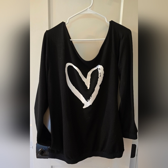 MagicMk Black Top Sweatshirt with White Heart Design Size L - Picture 1 of 5